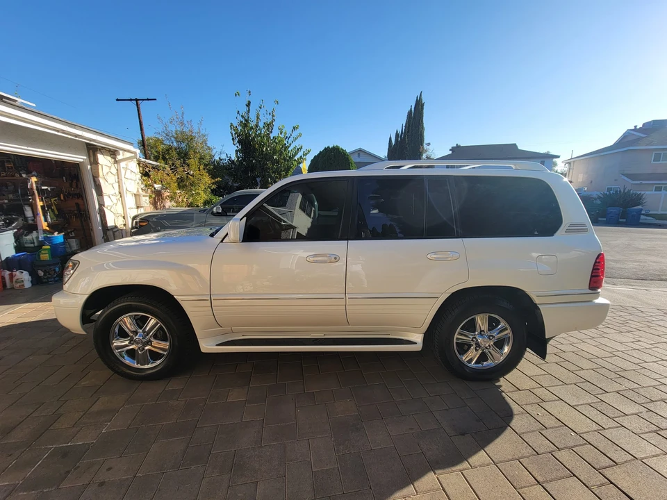 2006 Lexus LX 2nd Gen - Image 28 of 31
