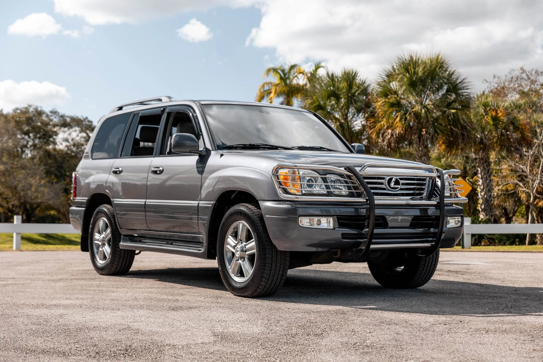2006 Lexus LX 2nd Gen - Image 11 of 31