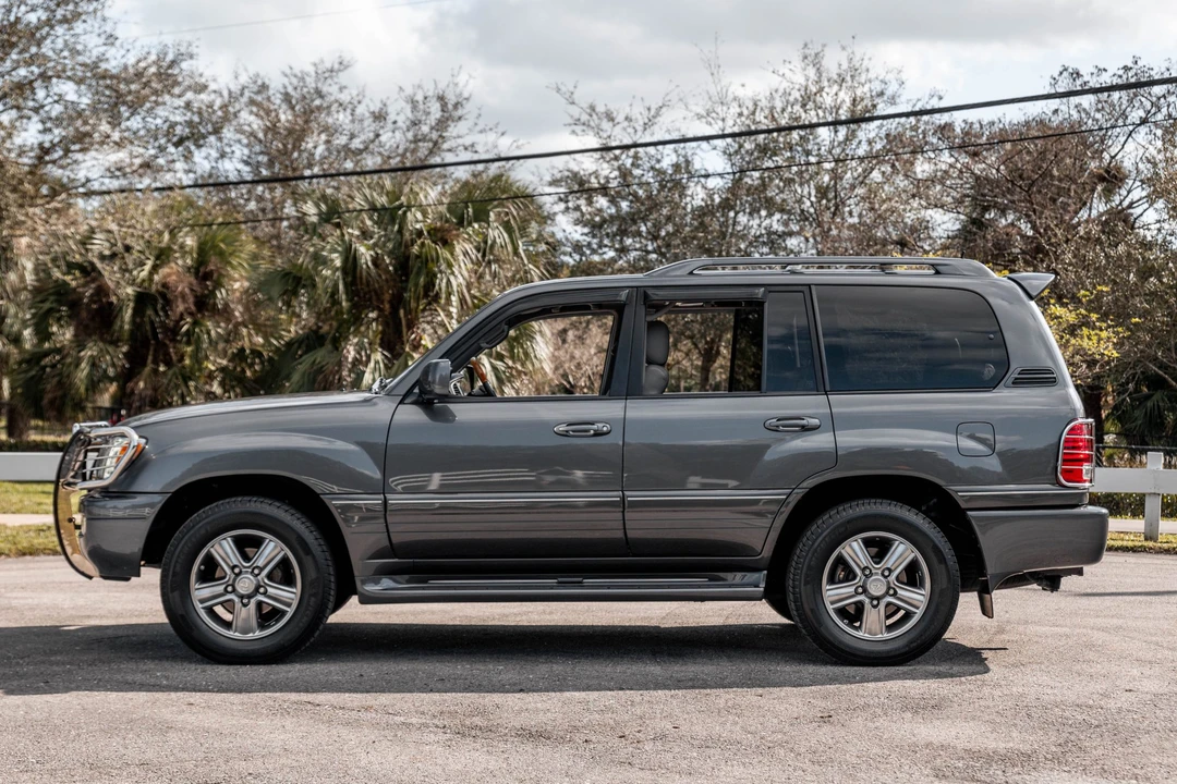 2006 Lexus LX 2nd Gen - Image 4 of 31
