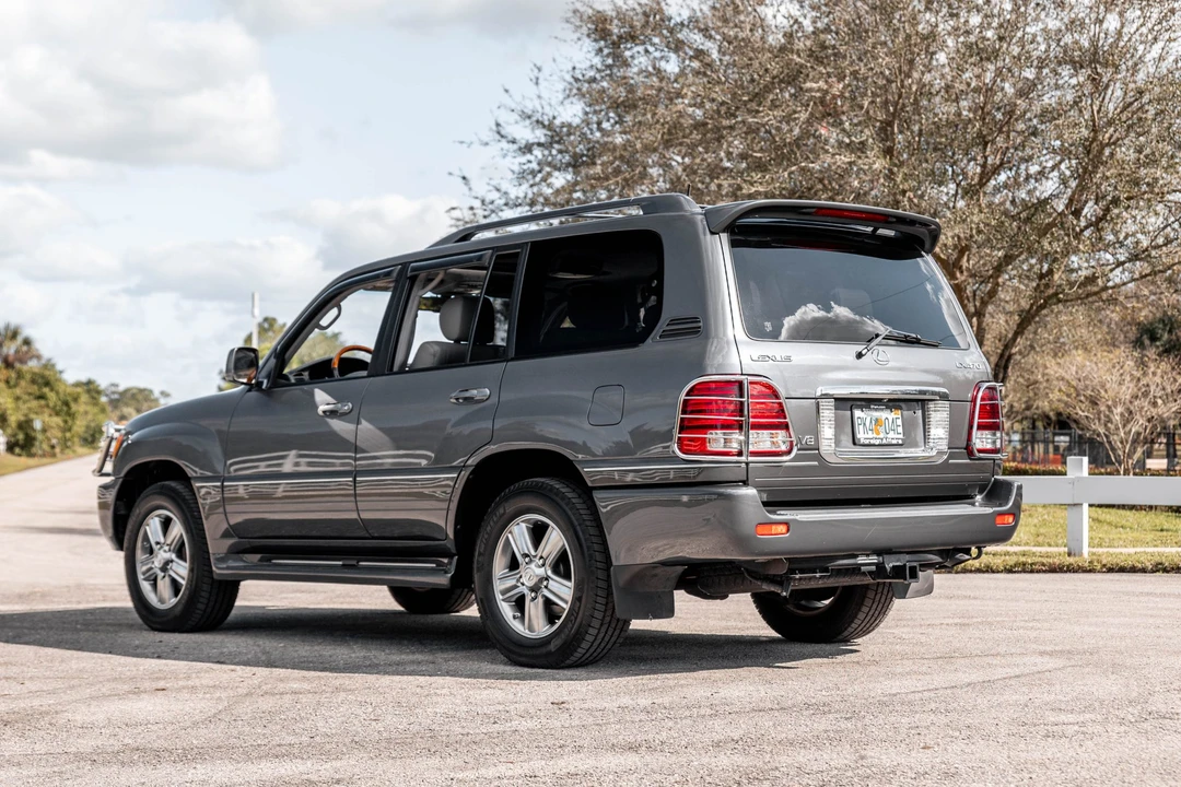 2006 Lexus LX 2nd Gen - Image 5 of 31