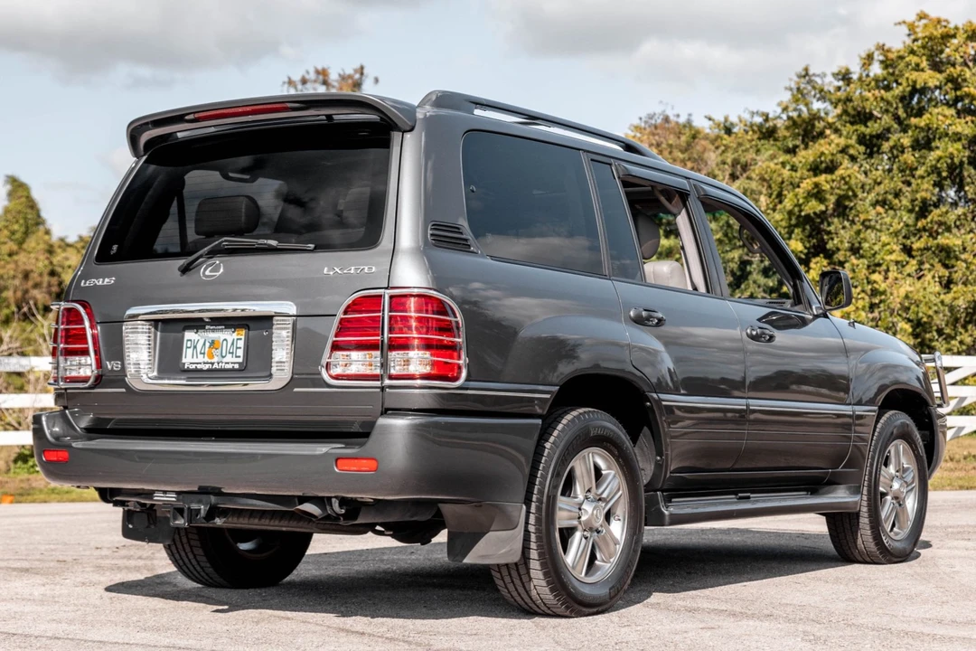 2006 Lexus LX 2nd Gen - Image 9 of 31