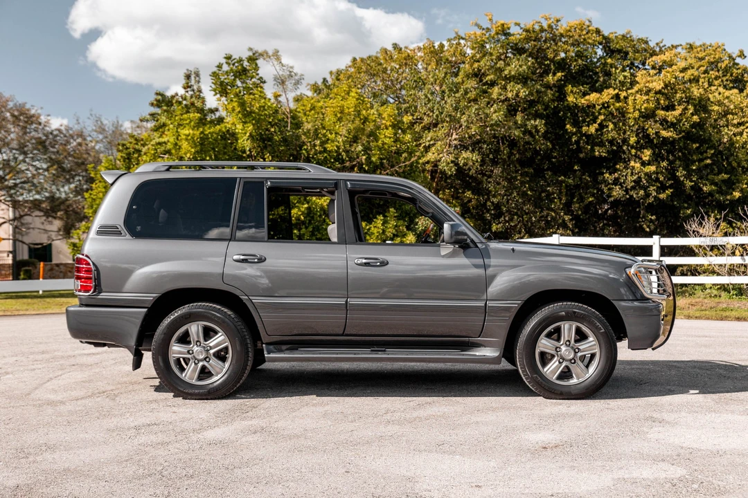 2006 Lexus LX 2nd Gen - Image 10 of 31