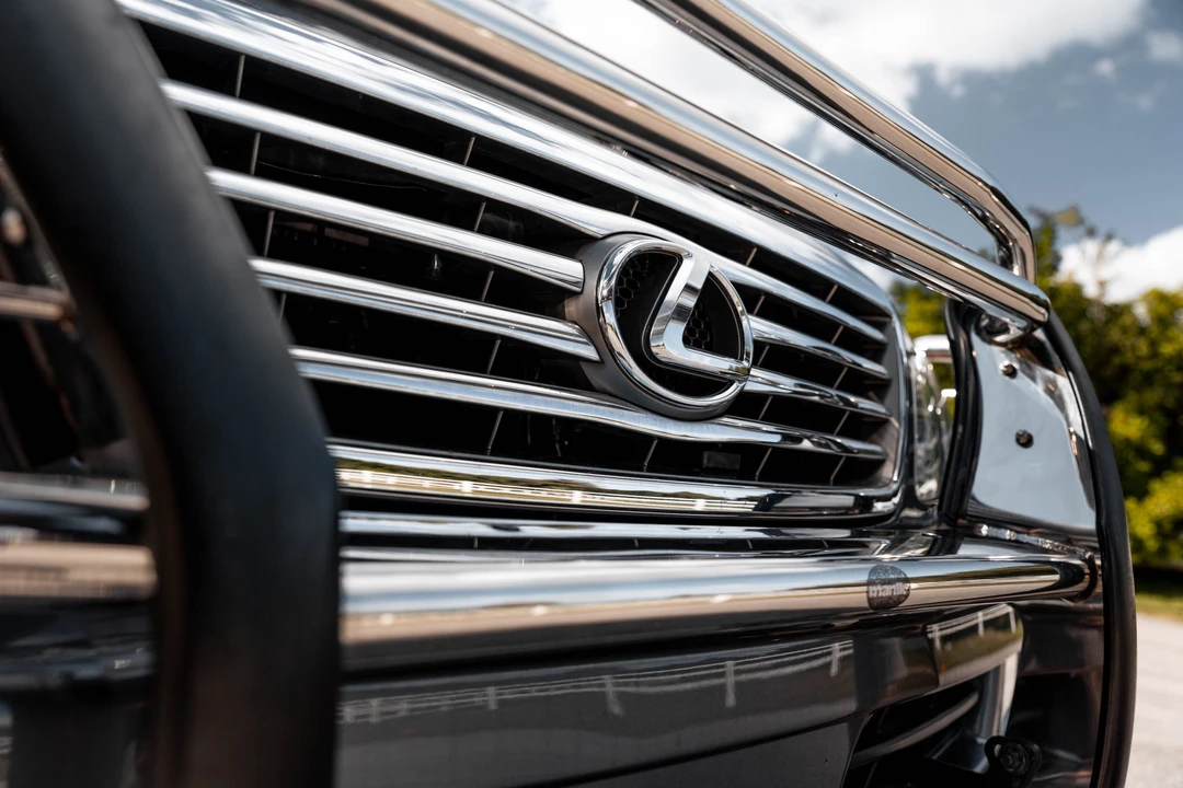 2006 Lexus LX 2nd Gen - Image 16 of 31