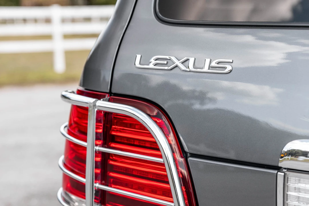 2006 Lexus LX 2nd Gen - Image 20 of 31