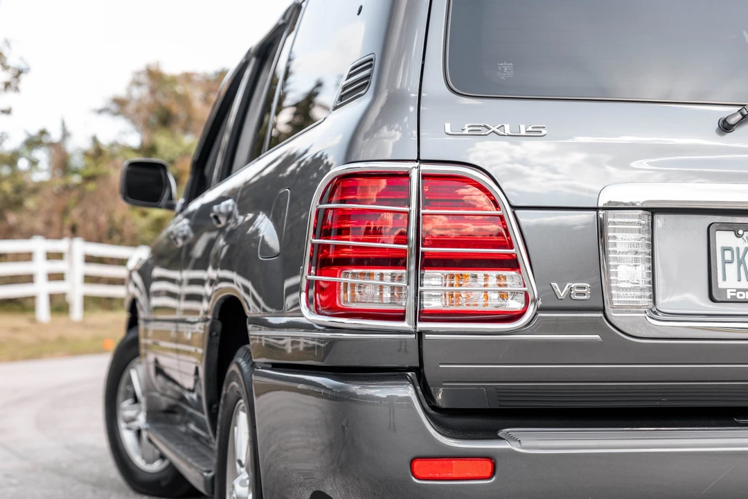 2006 Lexus LX 2nd Gen - Image 18 of 31