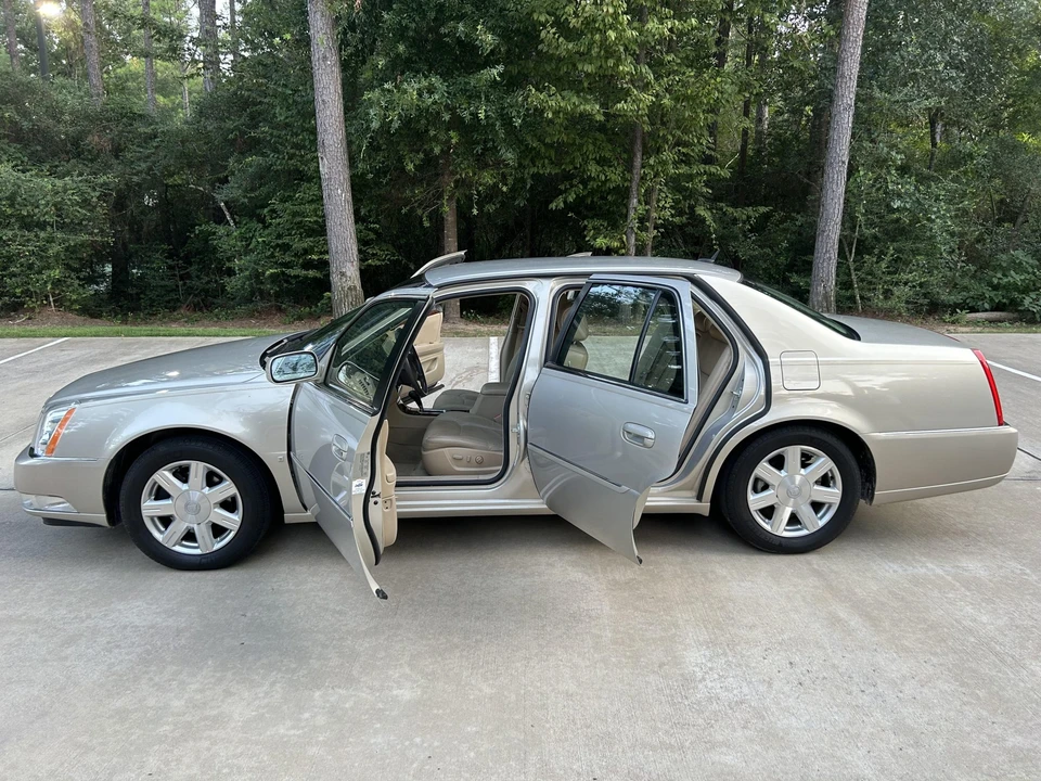 2007 Cadillac DTS - Image 15 of 31
