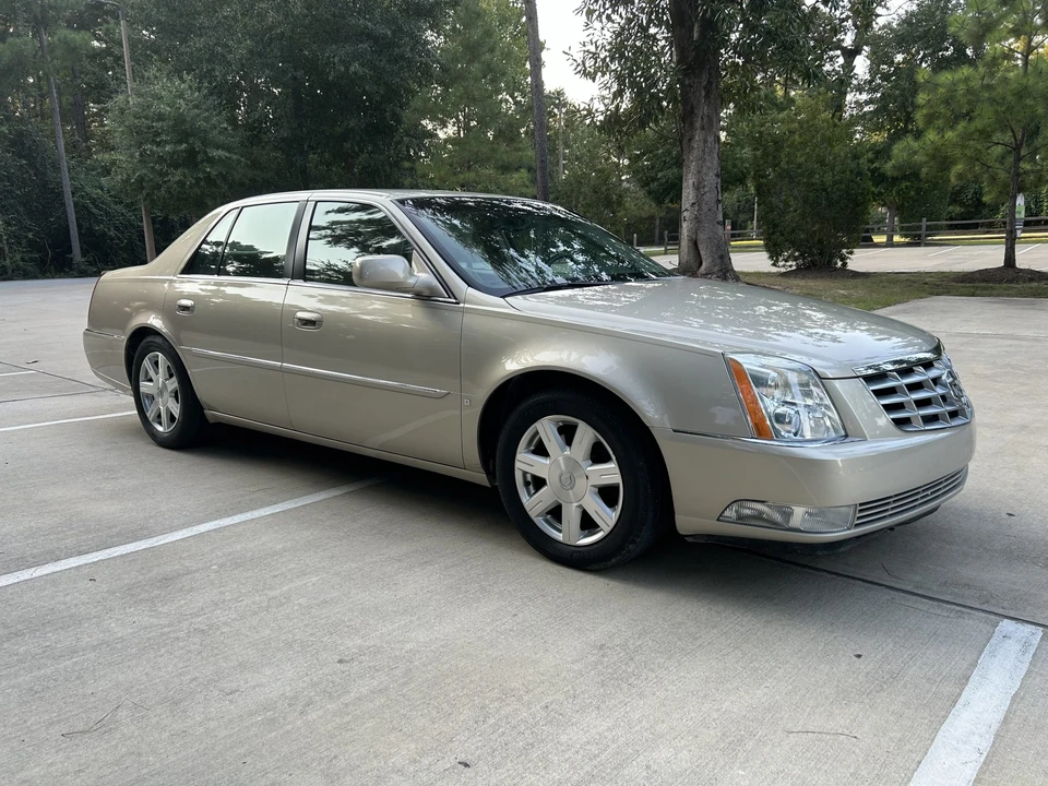 2007 Cadillac DTS - Image 2 of 31