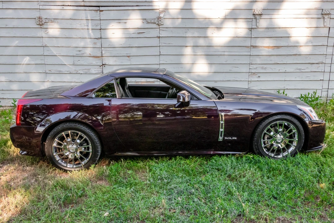 2009 Cadillac XLR - Image 9 of 31
