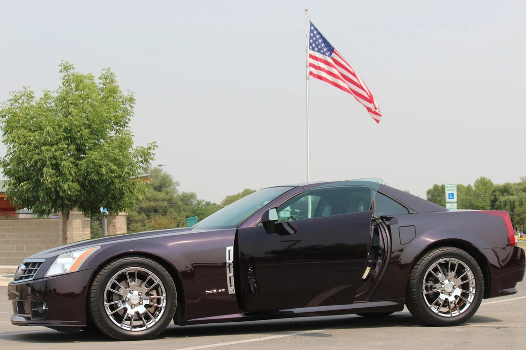 2009 Cadillac XLR - Image 15 of 31