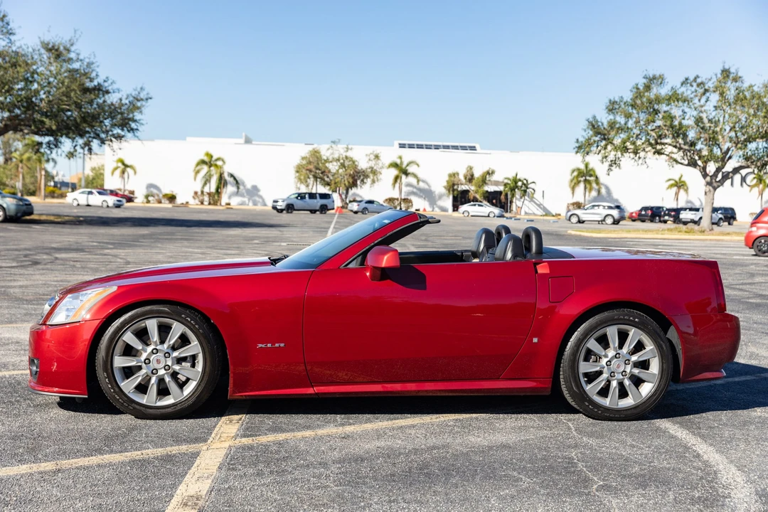 2009 Cadillac XLR - Image 9 of 31