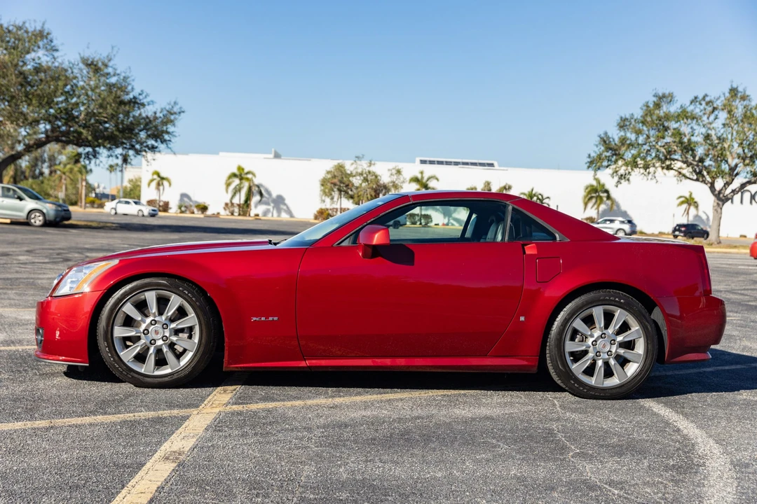 2009 Cadillac XLR - Image 17 of 31