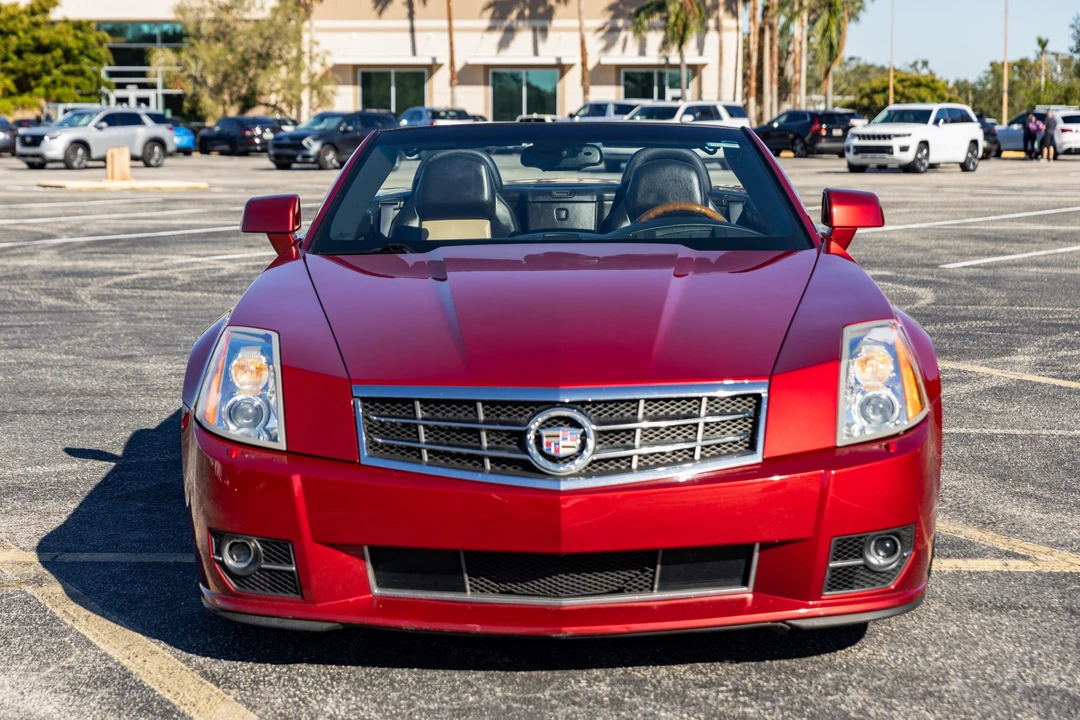 2009 Cadillac XLR - Image 2 of 31