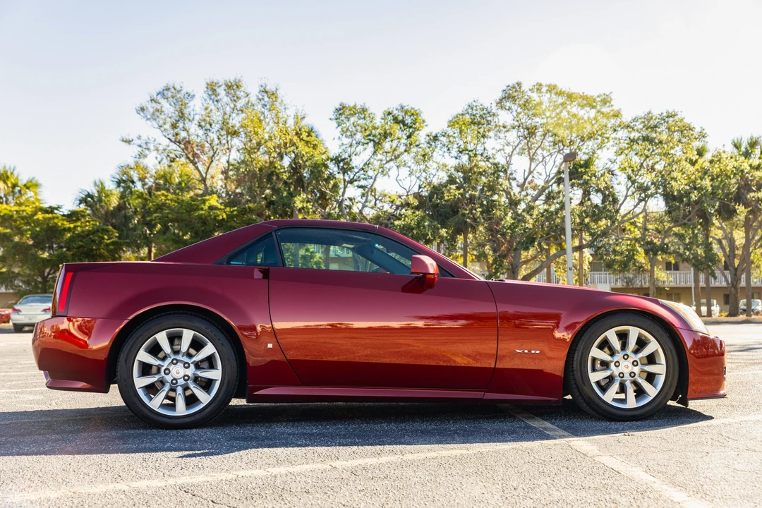 2009 Cadillac XLR - Image 13 of 31