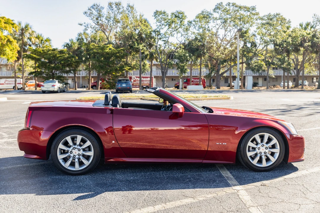 2009 Cadillac XLR - Image 4 of 31