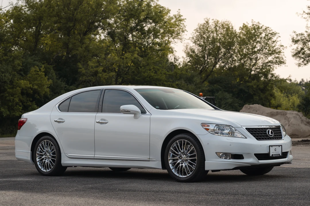 2010 Lexus LS 4th Gen - Image 24 of 31