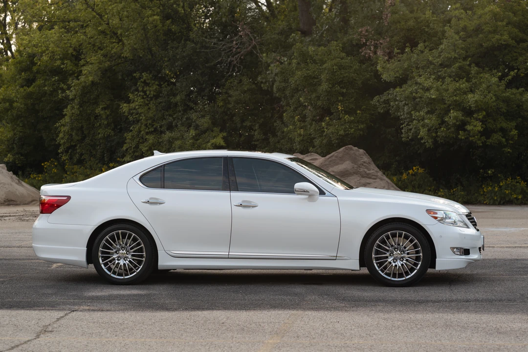 2010 Lexus LS 4th Gen - Image 22 of 31