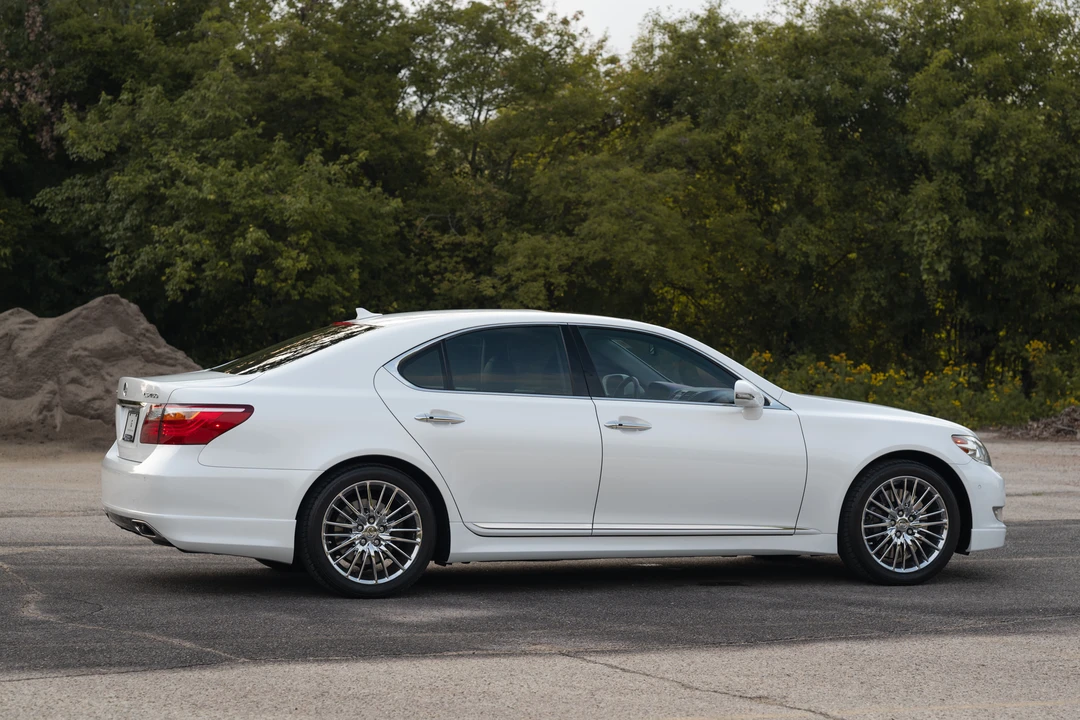 2010 Lexus LS 4th Gen - Image 21 of 31