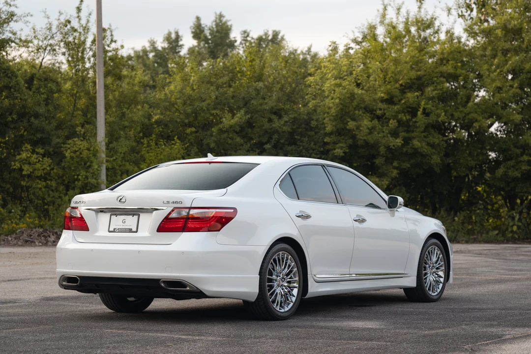 2010 Lexus LS 4th Gen - Image 19 of 31