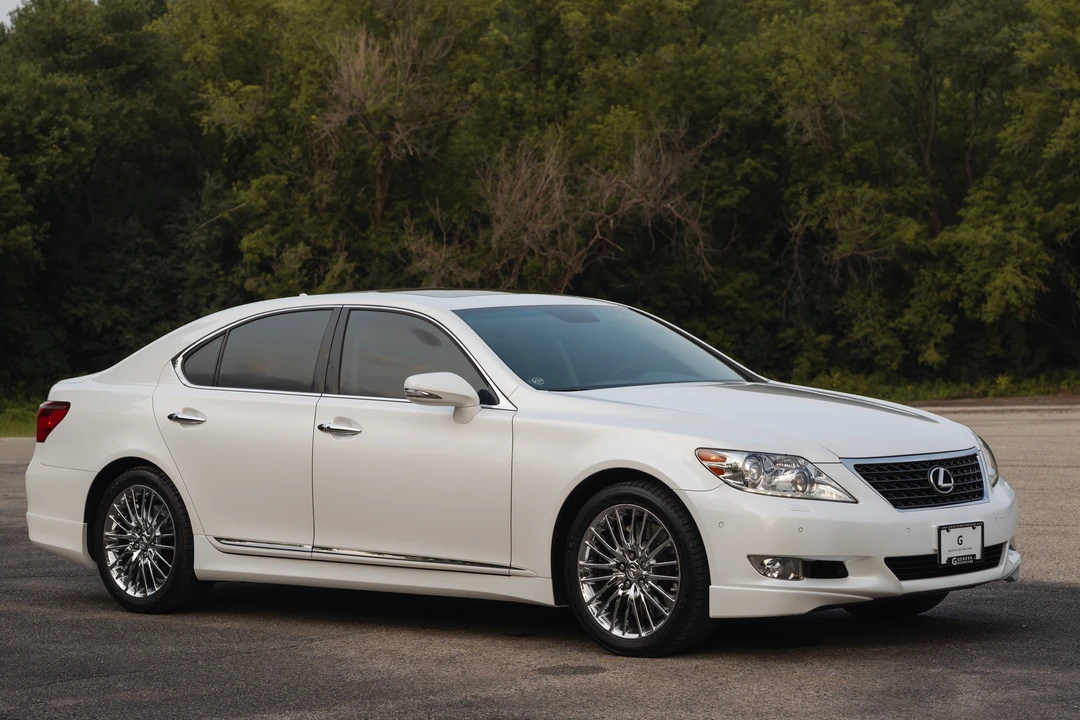2010 Lexus LS 4th Gen - Image 25 of 31