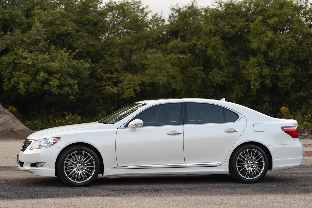 2010 Lexus LS 4th Gen - Image 13 of 31