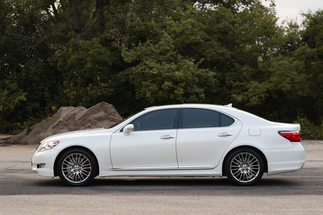2010 Lexus LS 4th Gen - Image 14 of 31