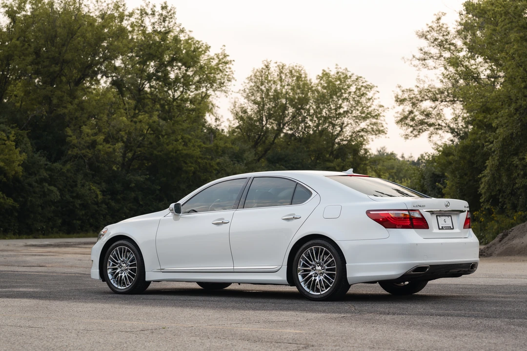 2010 Lexus LS 4th Gen - Image 15 of 31