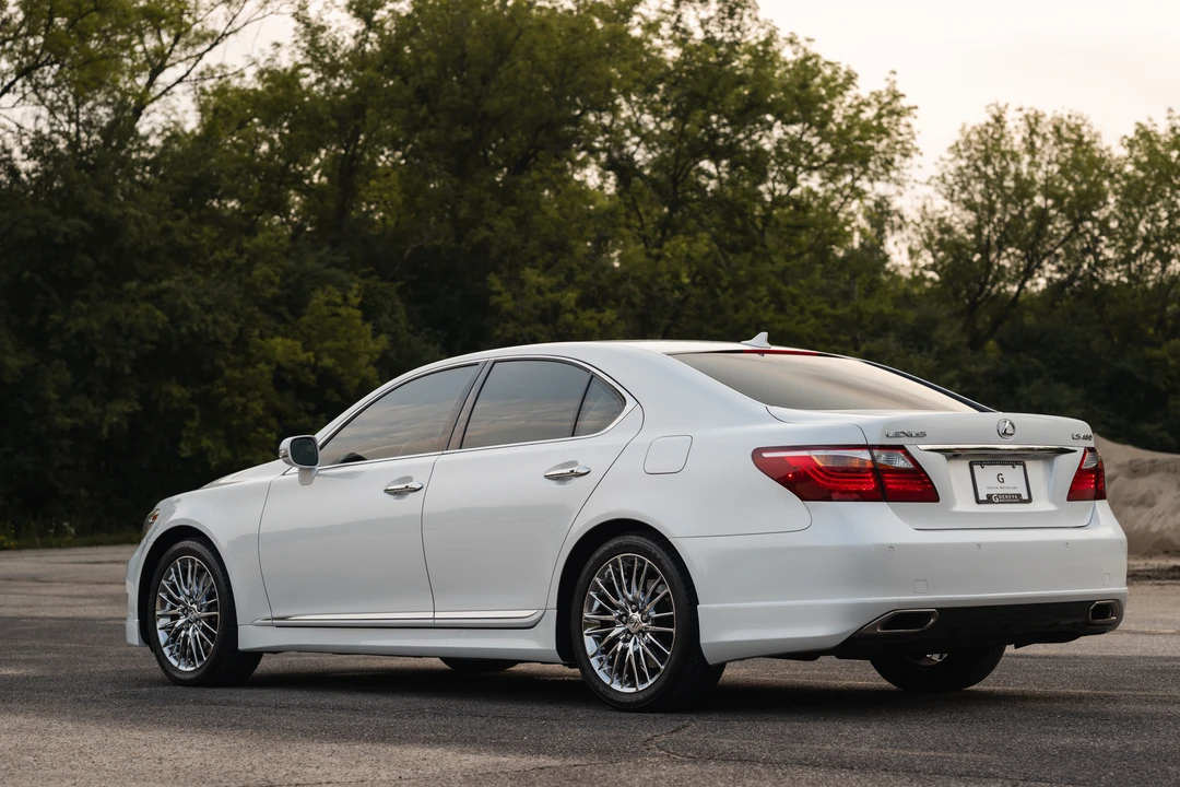 2010 Lexus LS 4th Gen - Image 16 of 31