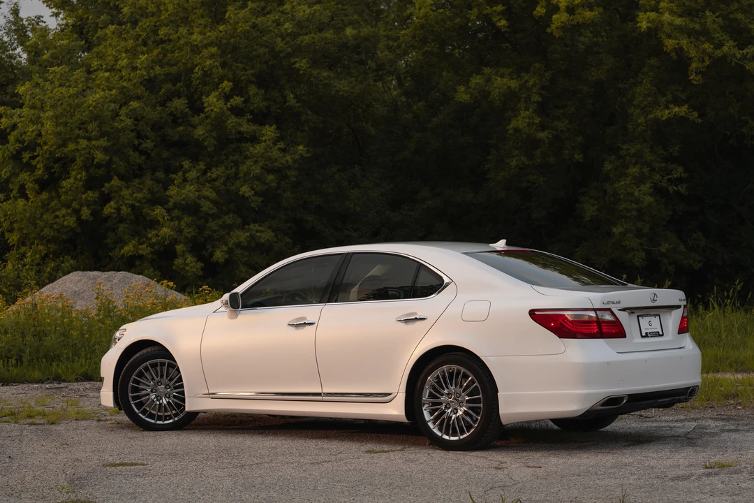 2010 Lexus LS 4th Gen - Image 4 of 31