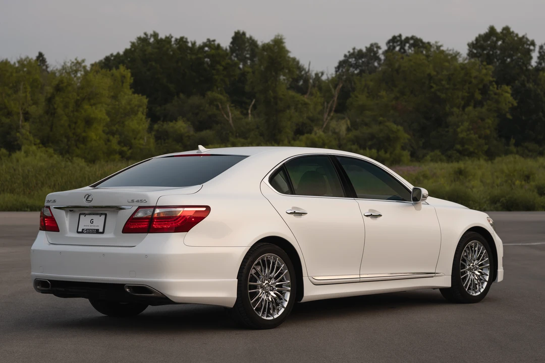 2010 Lexus LS 4th Gen - Image 8 of 31