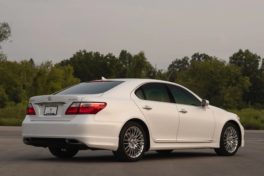2010 Lexus LS 4th Gen - Image 9 of 31
