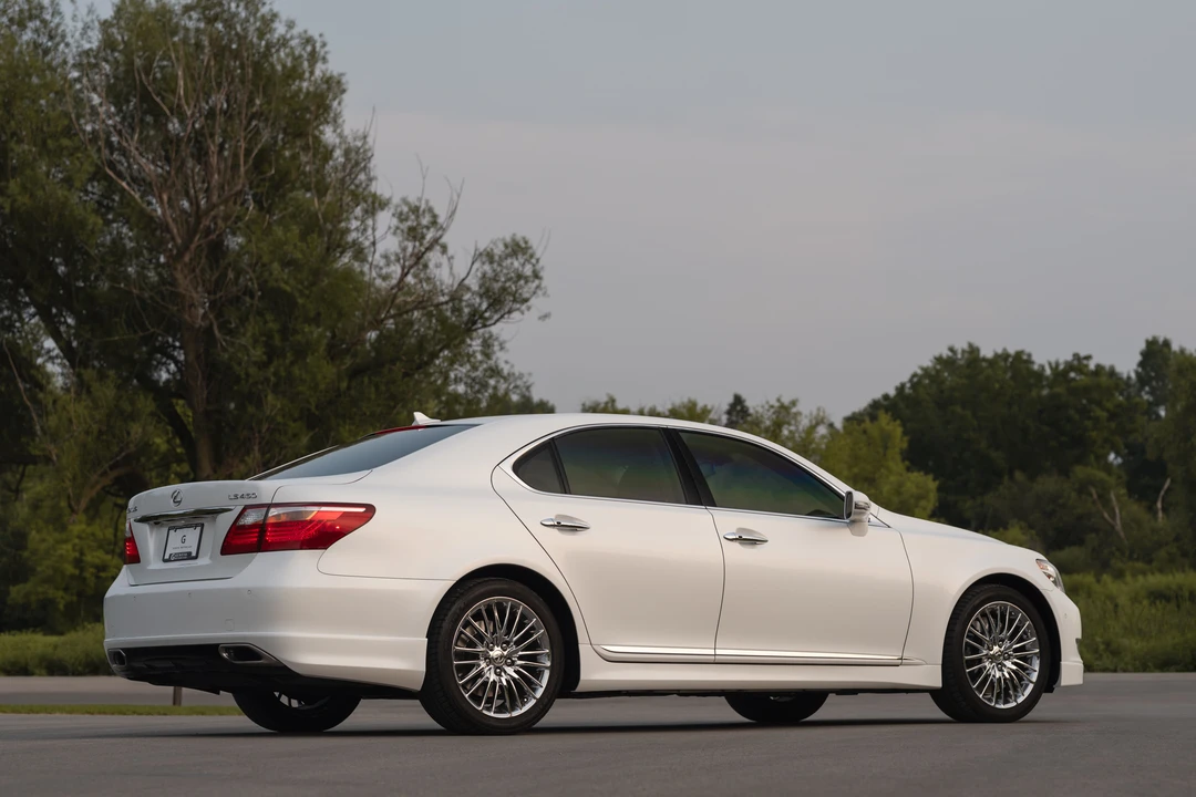 2010 Lexus LS 4th Gen - Image 10 of 31
