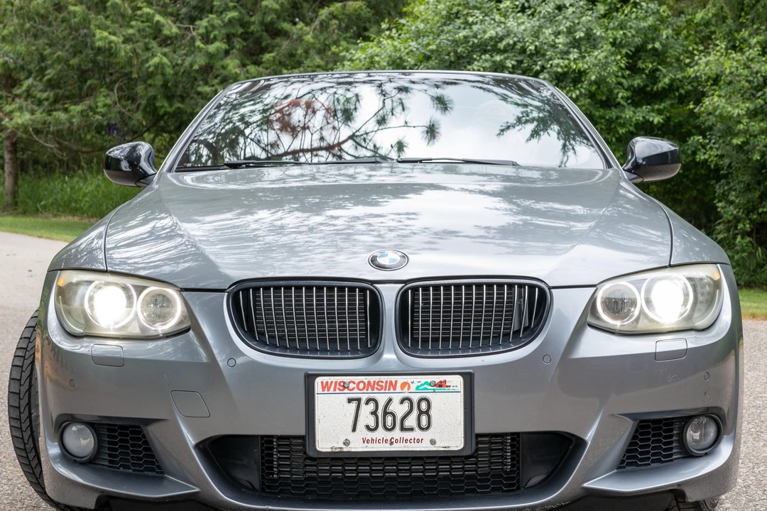 2011 BMW E93 335i Convertible - Image 2 of 31