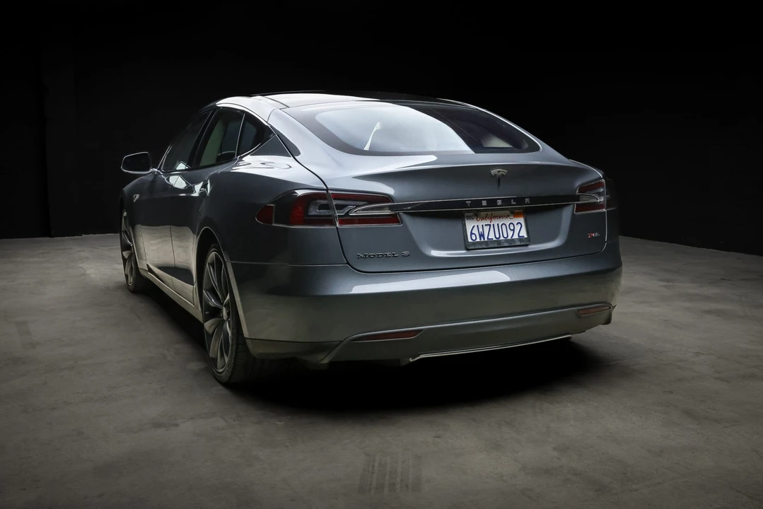 2012 Tesla Model S - Image 11 of 31