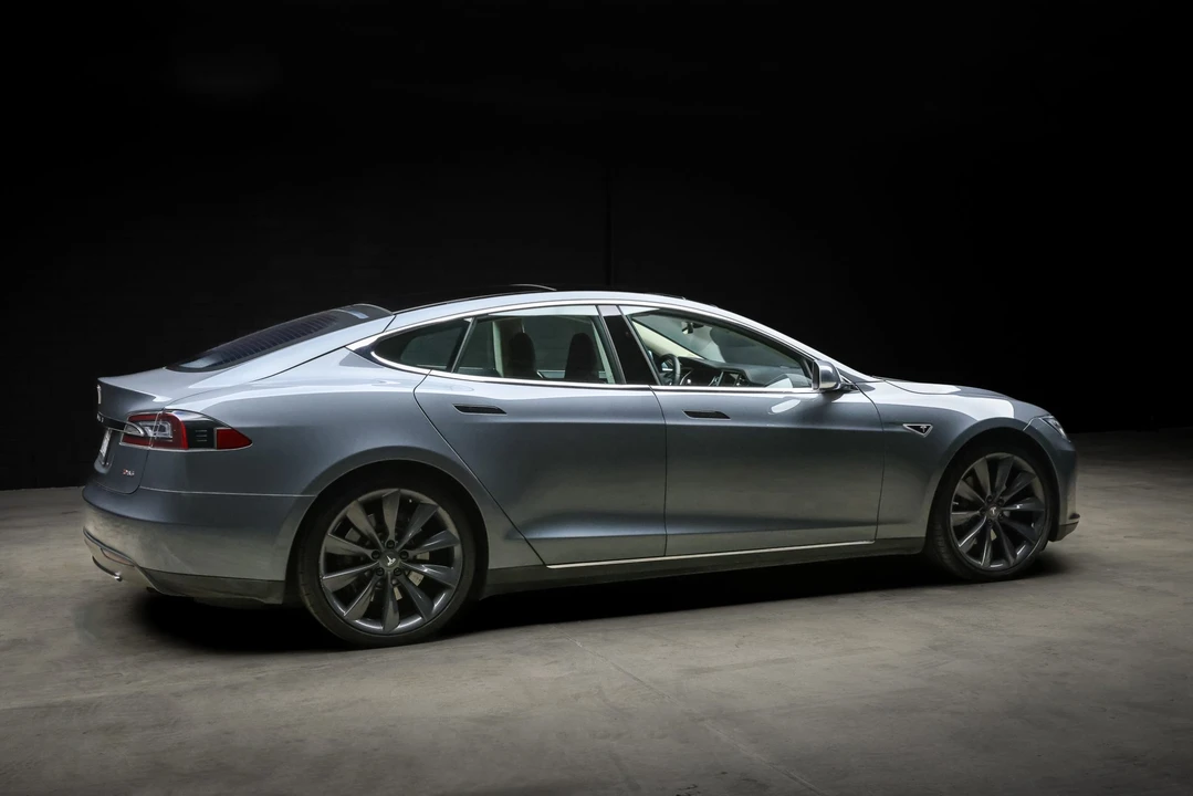 2012 Tesla Model S - Image 19 of 31