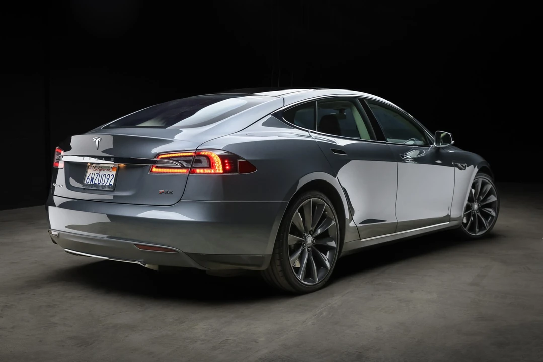 2012 Tesla Model S - Image 16 of 31