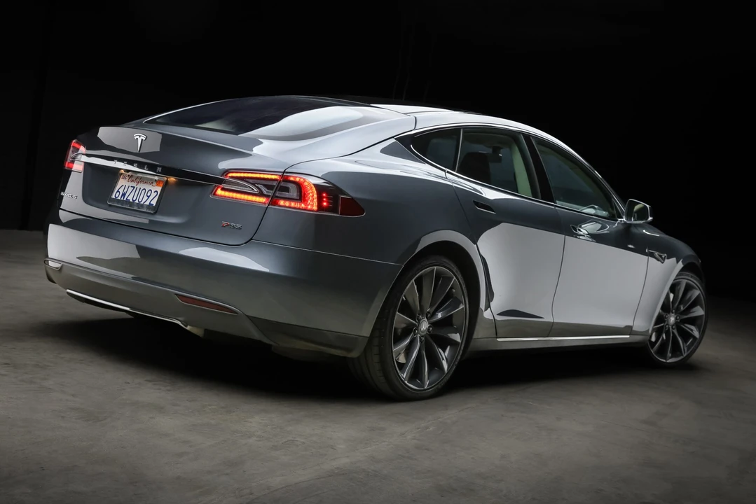2012 Tesla Model S - Image 15 of 31