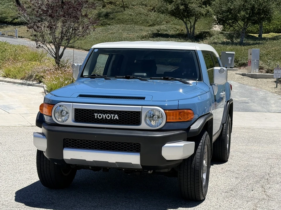 2013 Toyota FJ Cruiser - Image 3 of 31