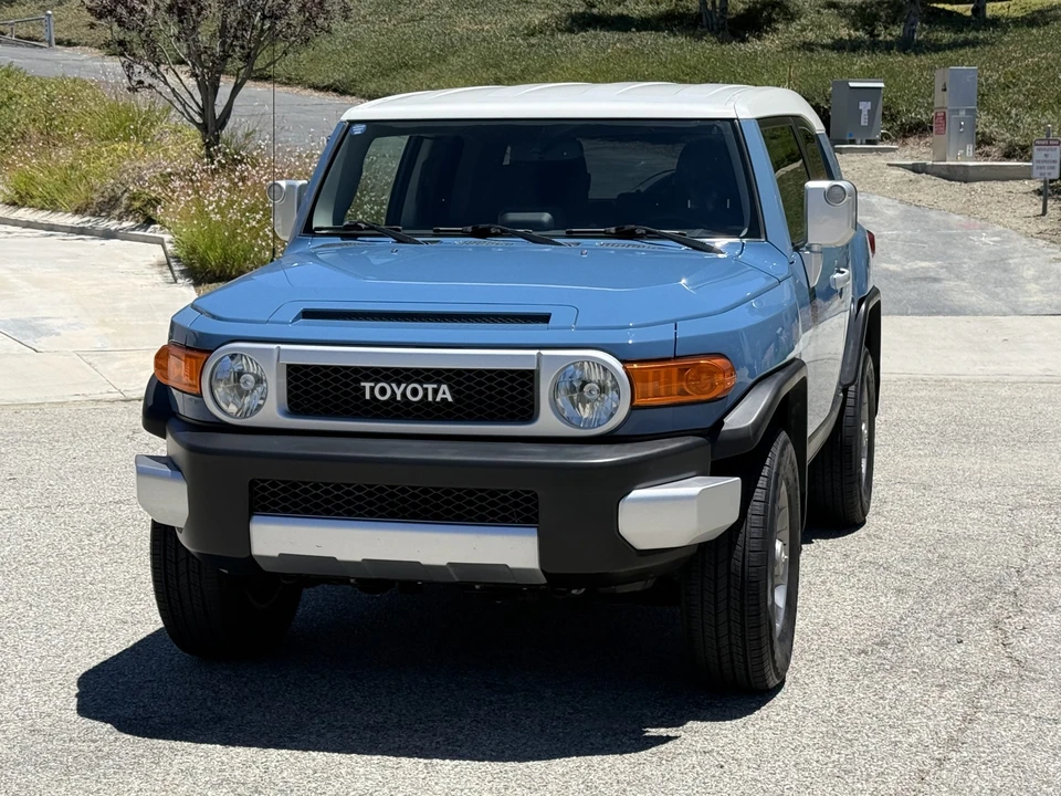 2013 Toyota FJ Cruiser - Image 4 of 31