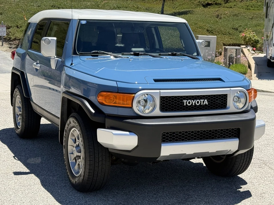 2013 Toyota FJ Cruiser - Image 25 of 31