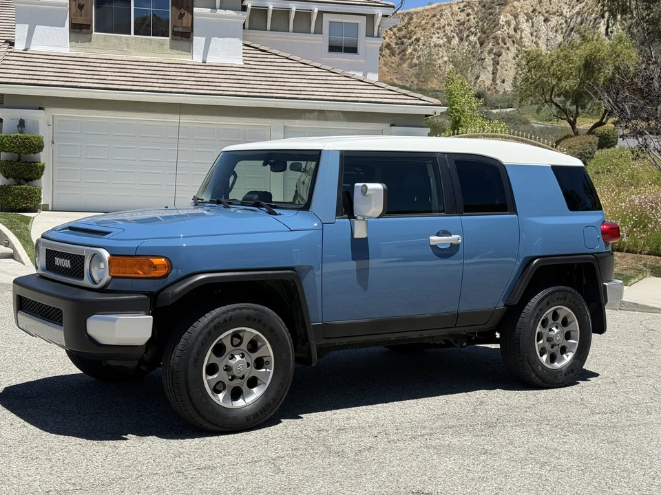 2013 Toyota FJ Cruiser - Image 10 of 31