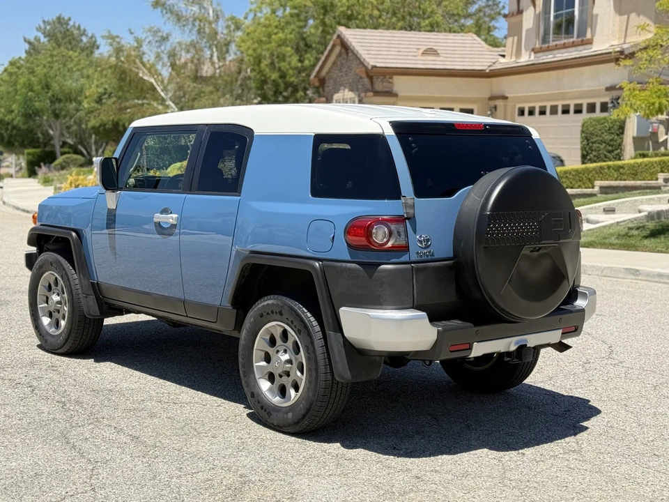 2013 Toyota FJ Cruiser - Image 13 of 31