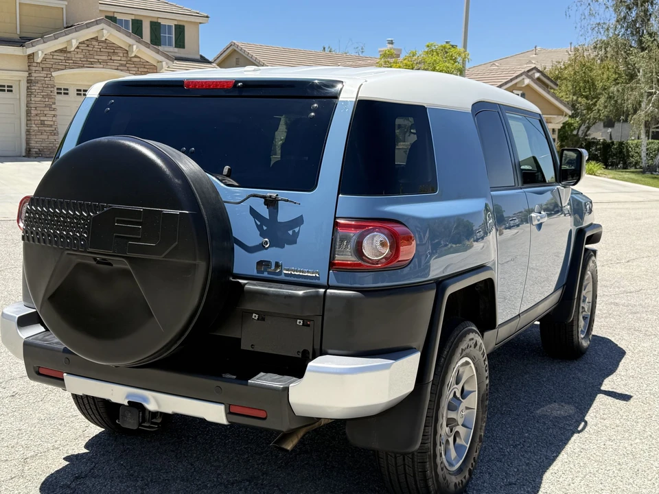 2013 Toyota FJ Cruiser - Image 18 of 31