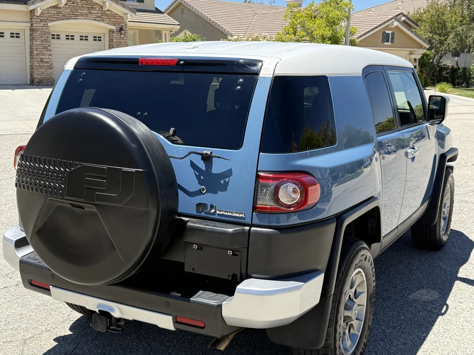 2013 Toyota FJ Cruiser - Image 19 of 31