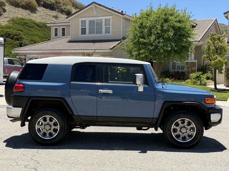 2013 Toyota FJ Cruiser - Image 22 of 31
