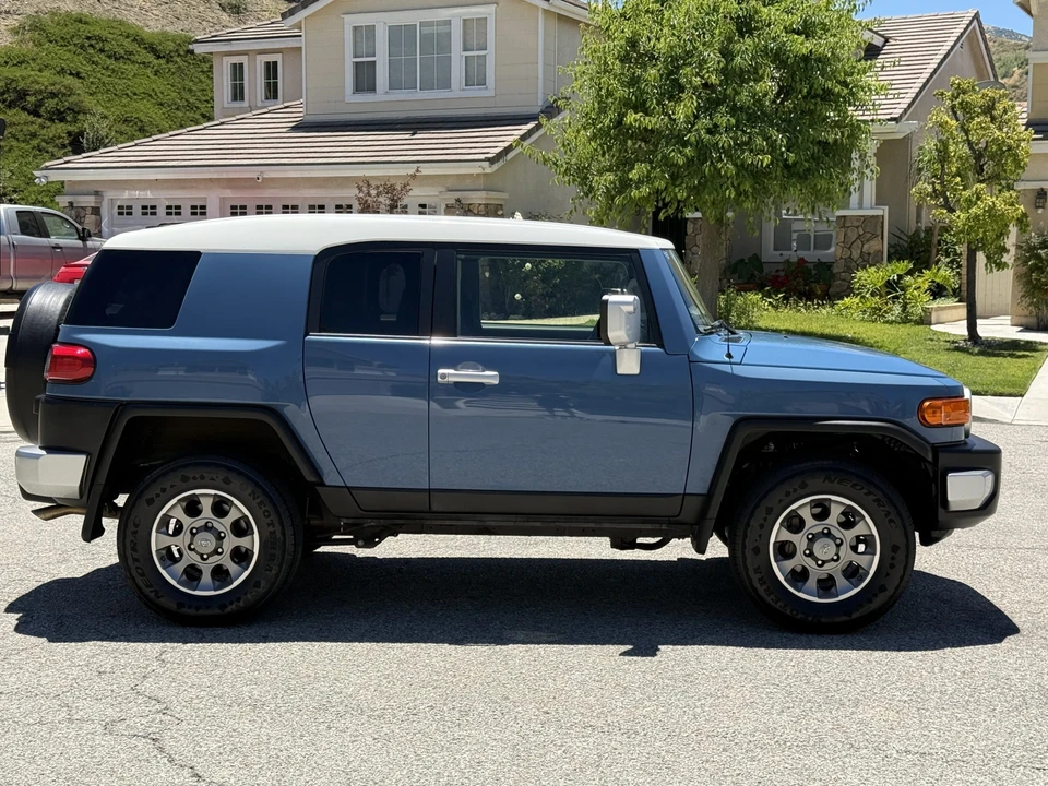 2013 Toyota FJ Cruiser - Image 20 of 31