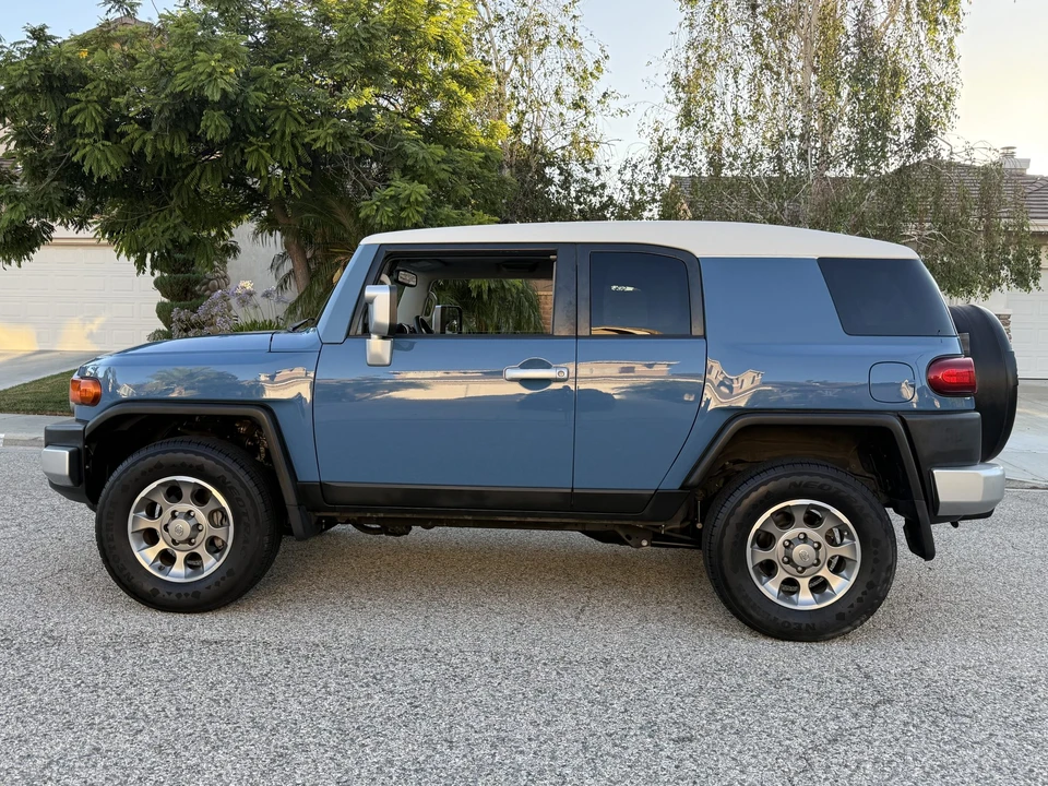 2013 Toyota FJ Cruiser - Image 11 of 31