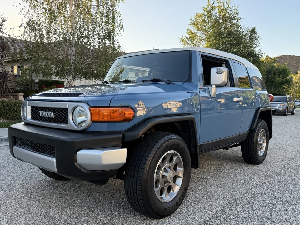 2013 Toyota FJ Cruiser - Image 8 of 31