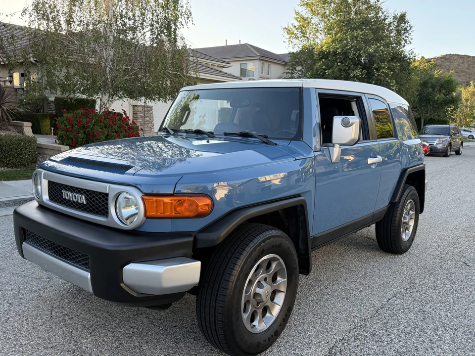 2013 Toyota FJ Cruiser - Image 7 of 31