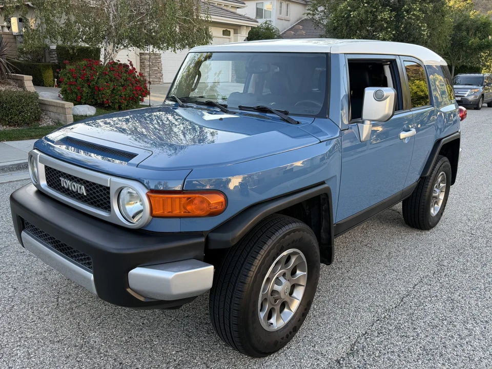 2013 Toyota FJ Cruiser - Image 6 of 31