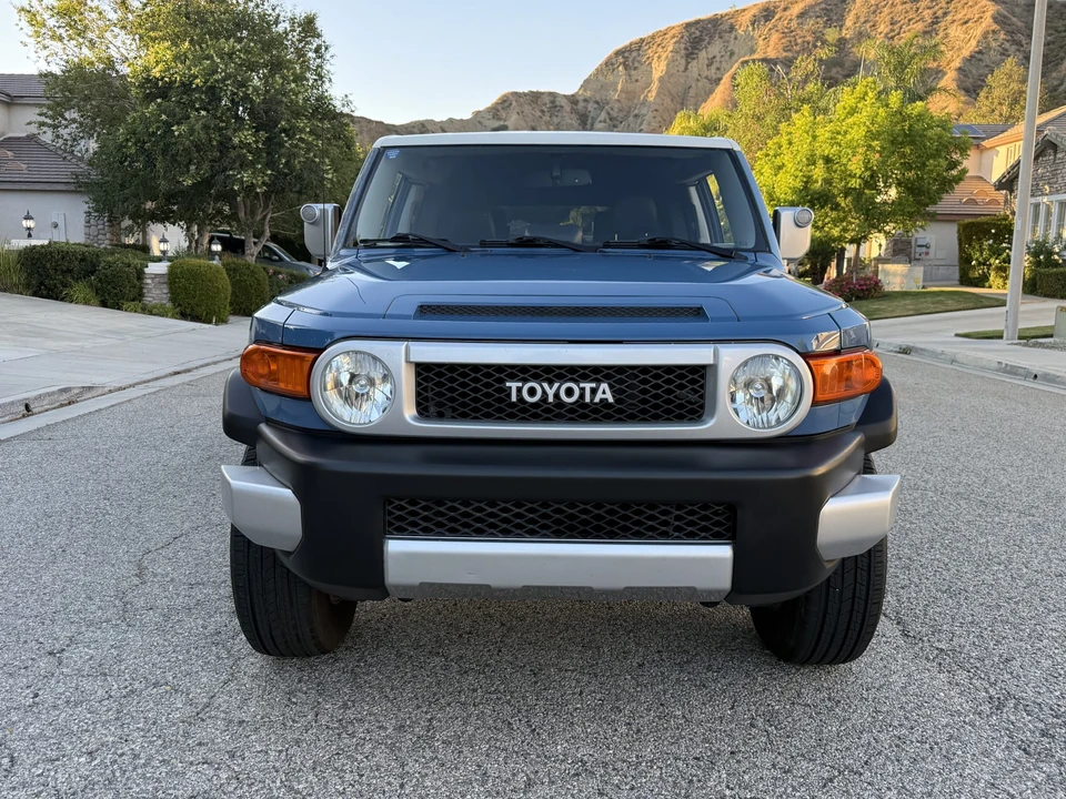 2013 Toyota FJ Cruiser - Image 27 of 31